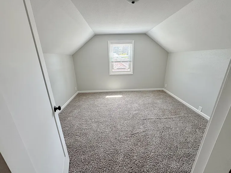 116 NE James St — Photo 18