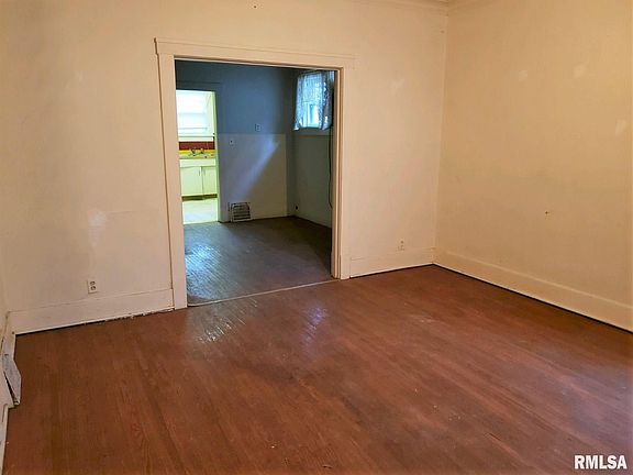 3rd image of 515 W Loucks Ave