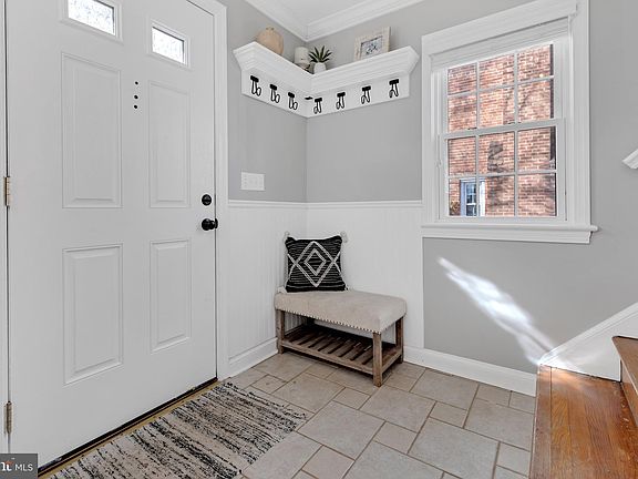 5th image of 2317 N Columbus St