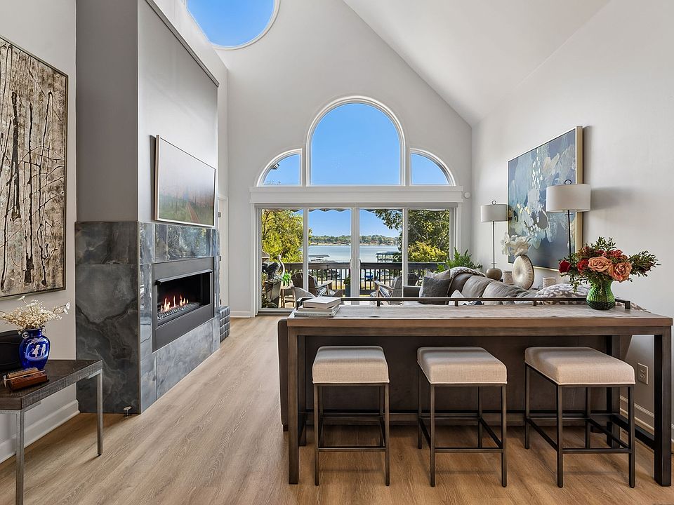 1st image of 35 Lakeshore Ct