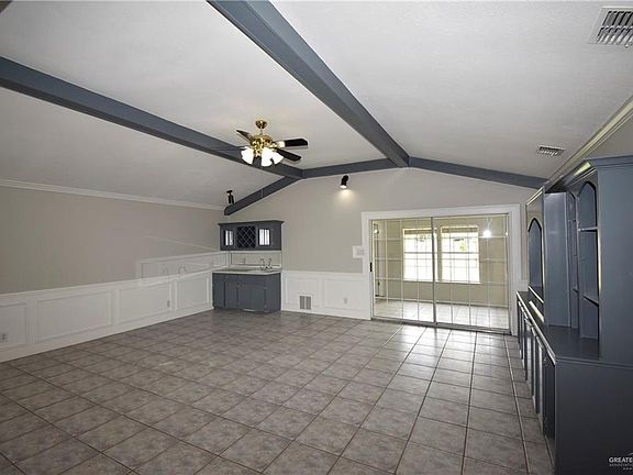 5th image of 1058 E Ellis Dr