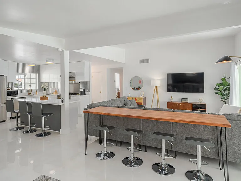 27445 Hombria Dr — Photo 10
