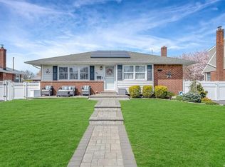 292 Taylor Ave, Levittown, NY 11756