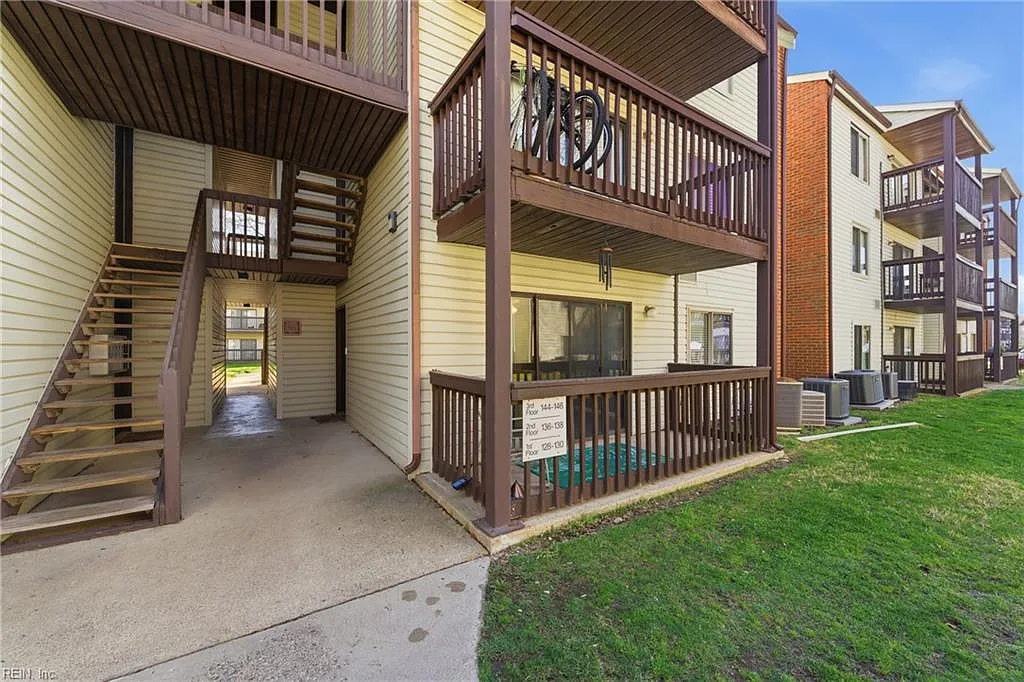 130 Wells Ct photo 1