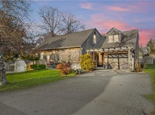 72 Middle Ave, Tiverton, RI 02878