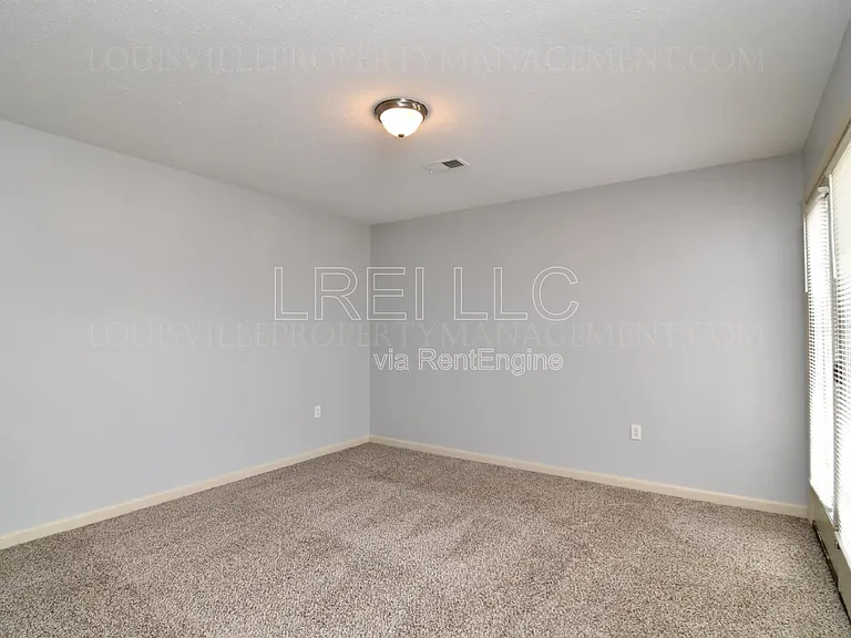 304 Keeneland Dr #1B — Photo 8
