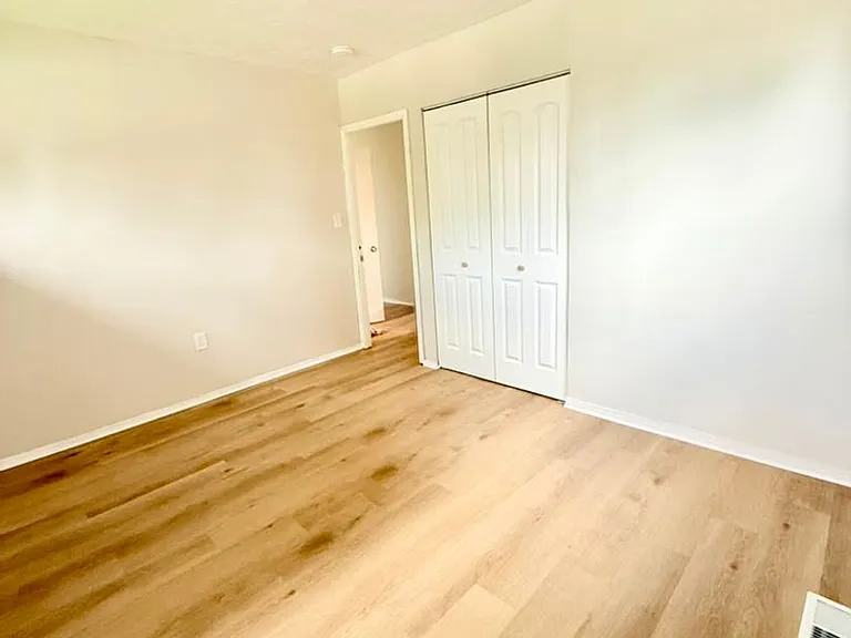 129 Windsor Dr — Photo 7