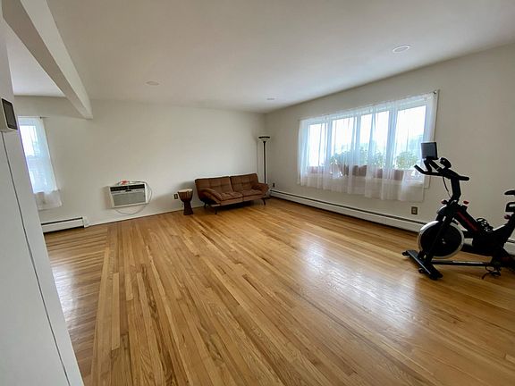 3rd image of 1135 Stonewall Ln Floor 2