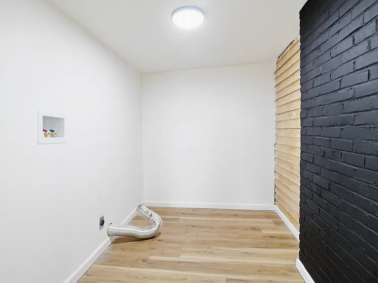 318 McClure St — Photo 10