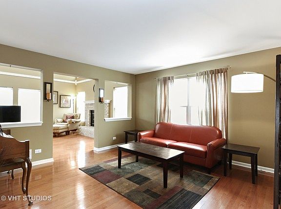 2nd image of 1900 Applewood Dr