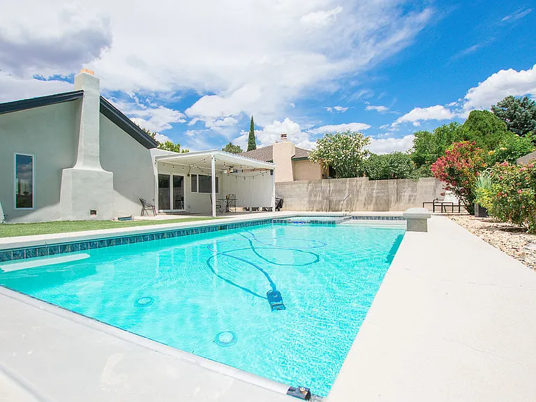 9514 Avenida Del Oso NE — Photo 48