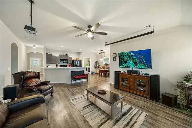 3 bed, 1479 sqft, $1,695 — Photo 4