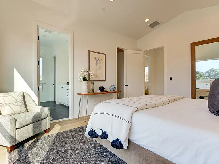 Fantastic 2 Story Farm House style Home with 4 Bedrooms and 3 Baths in Mid City area — Photo 55