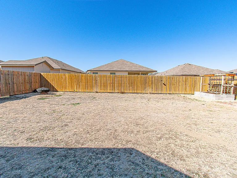 2353 Aylesbury Dr — Photo 11