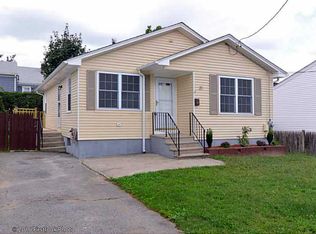 31 Leading St, Johnston, RI 02919