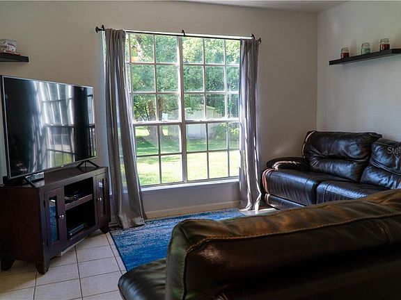 5th image of 1806 N Westmoreland Dr