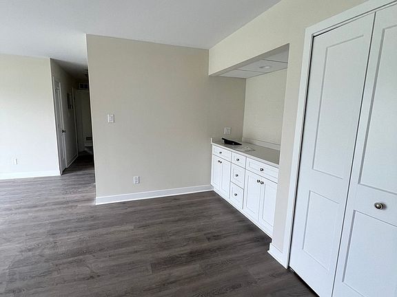 5th image of 1115 Royal Street George Dr #208