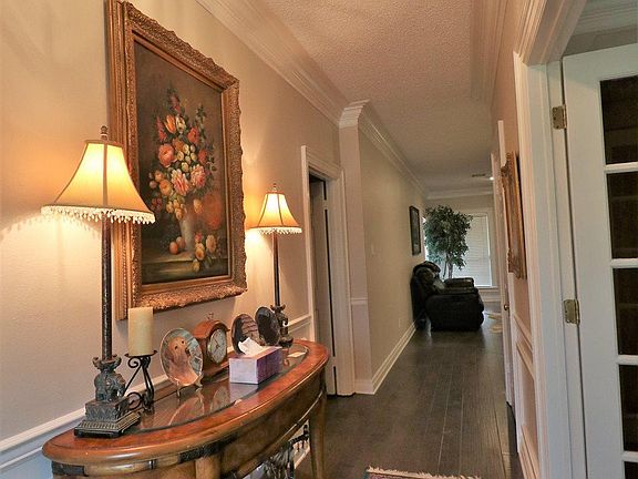 4th image of 100 Towering Oaks Cir