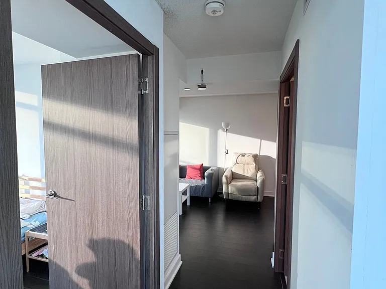 19 Bathurst St #606 — Photo 7