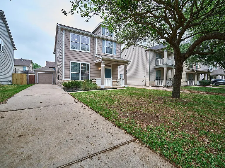 18814 Sandelford Dr — Photo 2