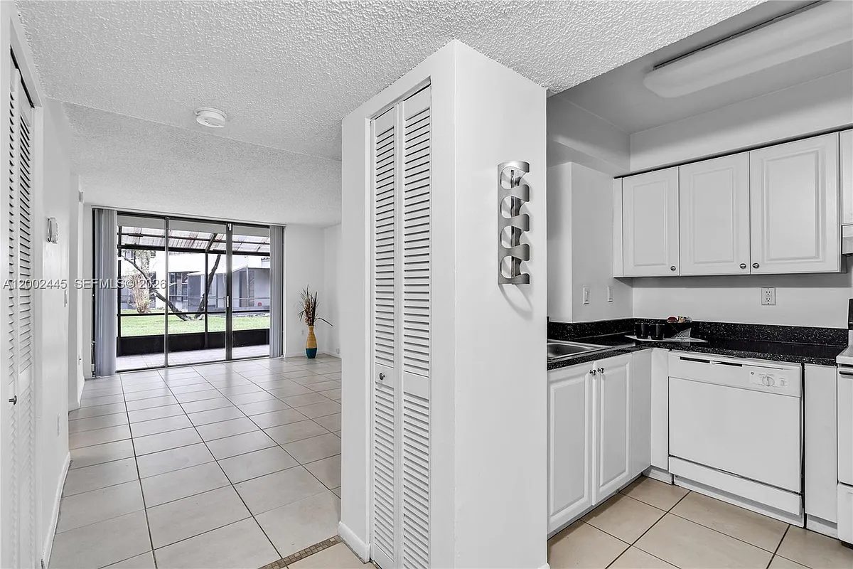 Building Photo - 8255 SW 152nd Ave #E-109