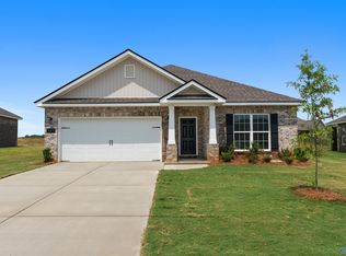 150 Heritage Lakes Blvd, New Market, AL 35761