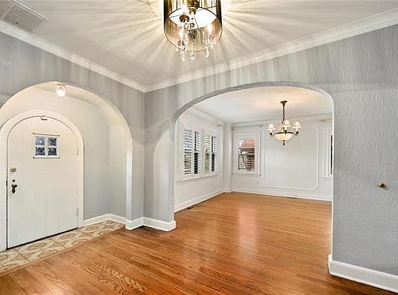 4th image of 7211 Ward Pkwy