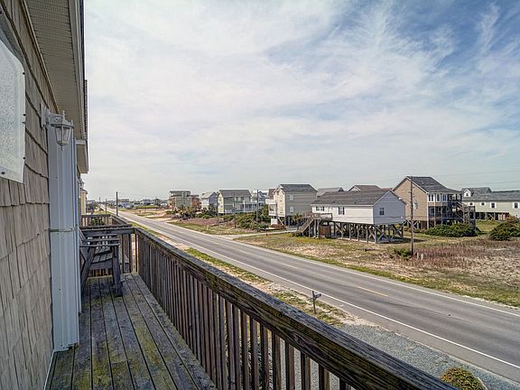 4th image of 2254 Island Dr