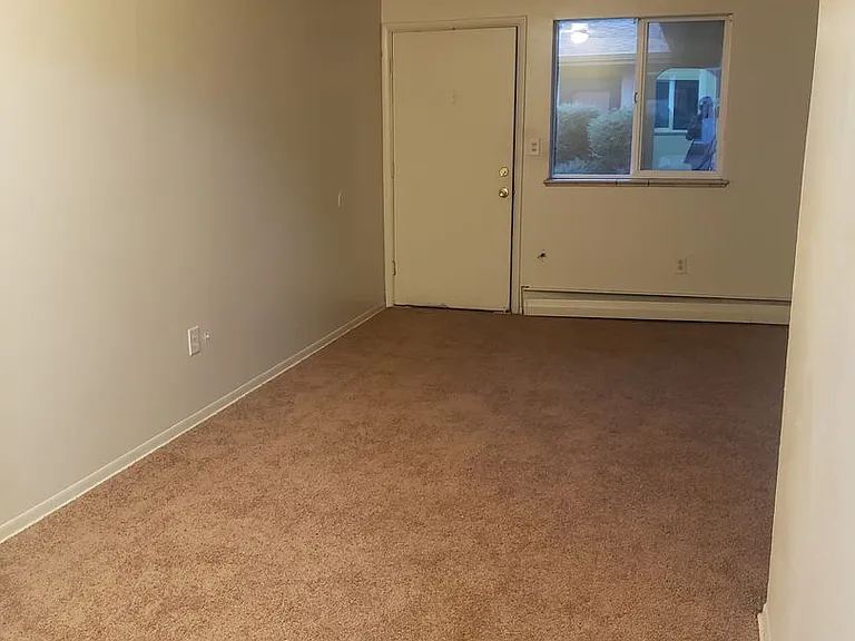 Spacious unit in Lakewood featuring abundant natural light and a central courtyard — Photo 8