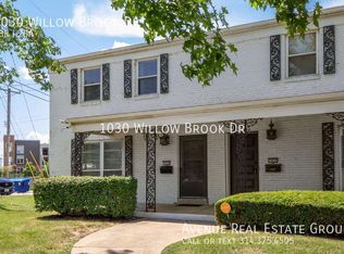 1030 Willow Brook Dr, Saint Louis, MO 63146