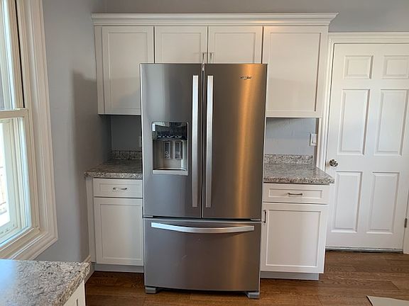 3rd image of 27 Sibley St