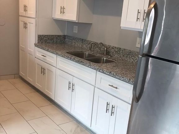 Upgraded Kitchen, recess lighting, granite countertops and plenty of storage