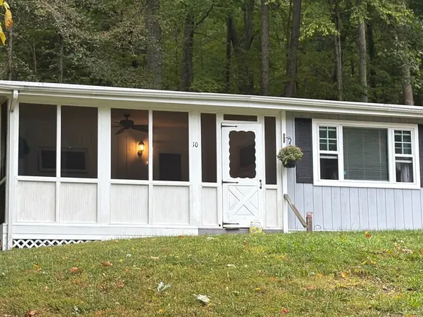 10 Laurel Hill Rd, Douglas, MA 01516