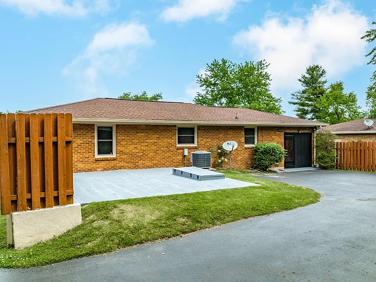 4805 Merrill Ln — Photo 17
