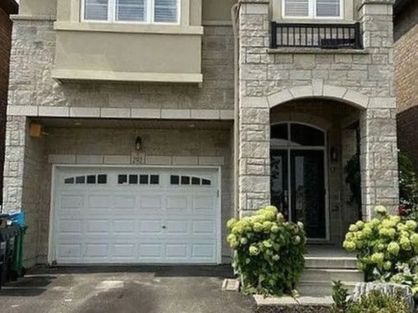 292 Remembrance Rd, Brampton, ON L7A 4J3