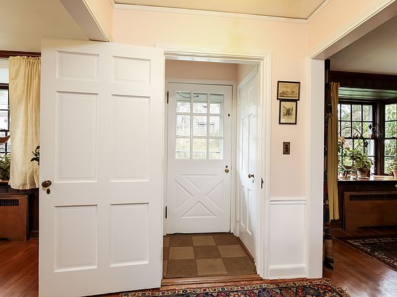 4th image of 33 Devon Way