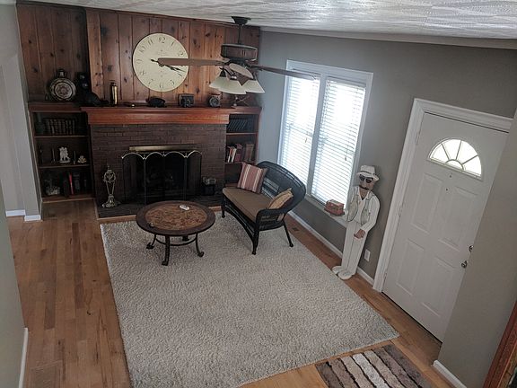 Living Rm w/Gas Fireplace