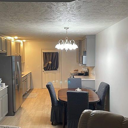 4313 dining and kitchen