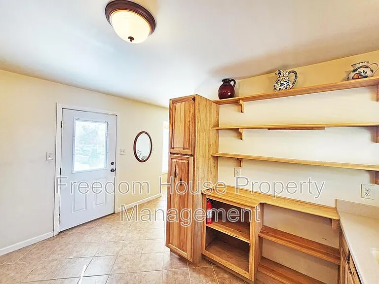 5821 S Keomah St — Photo 3