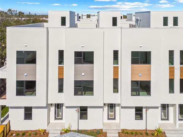 303 15th St N, Petersburg, FL 33705