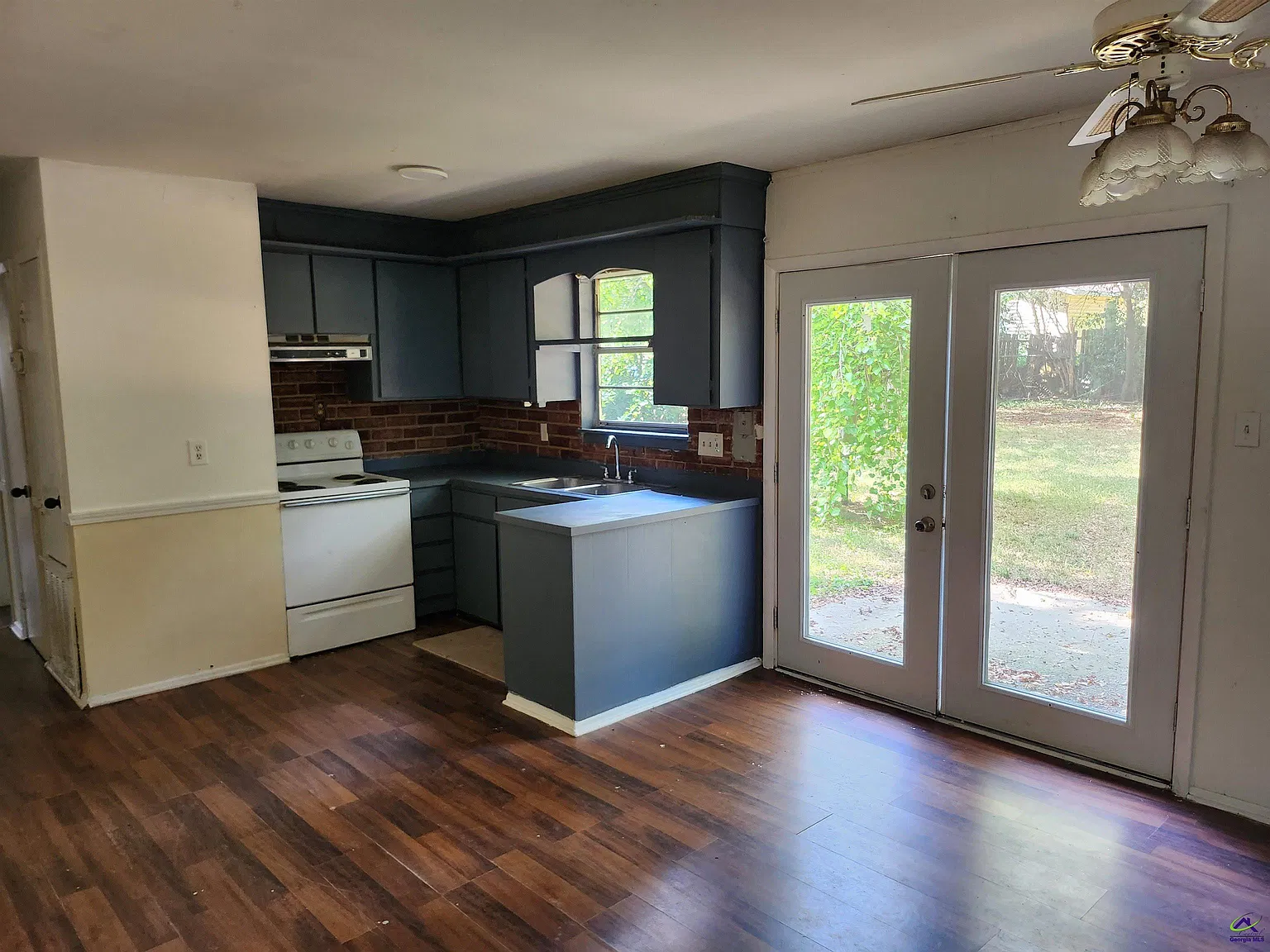 3 bed, 2.0 bath, 1100 sqft, $1,350 — Photo 3