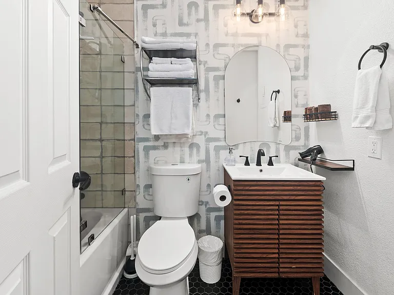1110 E Polk St #1 — Photo 18