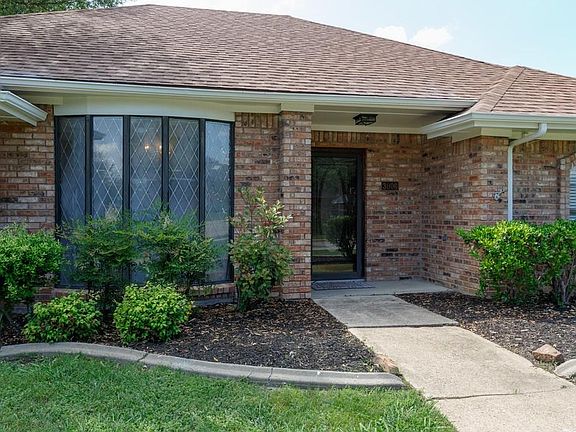 3rd image of 3006 University Dr