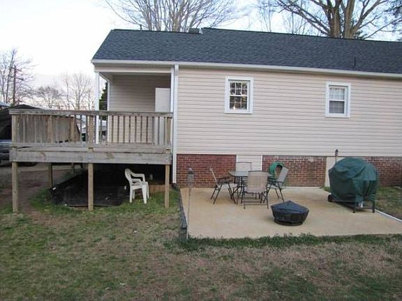Rear covered deck and pat