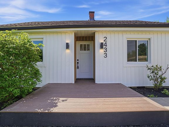 2nd image of 2433 Lindsay Rd