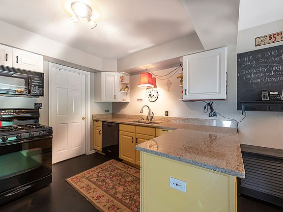 2nd image of 2010 Thornwood Cir