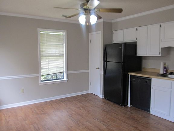 4th image of 701 Greencliff Dr