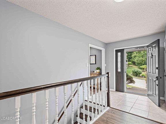 3rd image of 913 Jason Rd