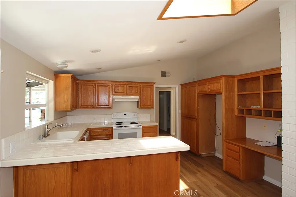 3 bed, 1380 sqft, $4,850 — Photo 4
