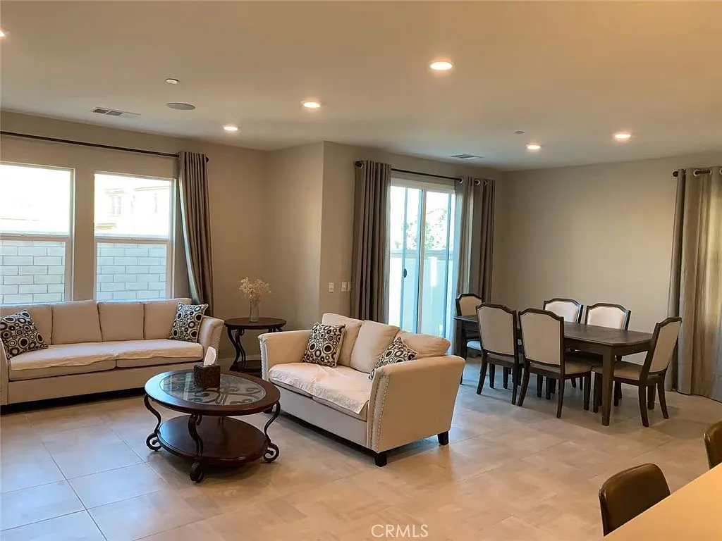 3 bed, 2.5 bath, 2193 sqft, $3,500 — Photo 2